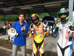 インストラクター陣
《休憩中には、GP参戦時の2人ならではのエピソードなど、楽しい話も聞かせて頂けました。》