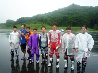 坂田インストラクターと年間のアカデミー参加者