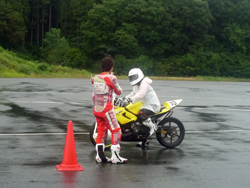 坂田インストラクターより個別のアドバイス。