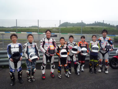 小林龍太インストラクターと年間のアカデミー参加者