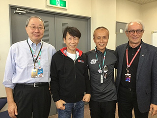 左から)MFJ会長:大島氏 MFJアカデミー校長:坂田氏 鈴鹿SRS主任講師補佐:菊池氏 FIM会長:イポリト氏