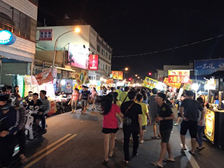 夜は台湾でおなじみの夜市