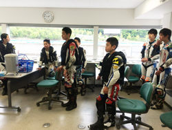 北コース 坂田インストラクターより走行前
各自に注意点をアドバイス中