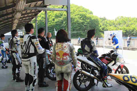 AM 9:30~16:30までは、北コースで、たっぷり走行練習ライディングの合間の休憩中にも、口頭での指導を行います。