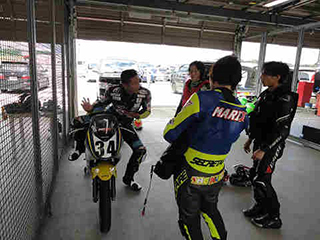 走行後、すぐ各インストラクターから、アドバイスを頂きます