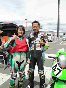 関口インストラクターと、1day参加の嶋村さん、土屋さん、重田さん
少人数指導で、参加者も大満足!!