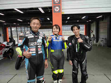 関口インストラクターと、1day参加の嶋村さん、土屋さん、重田さん
少人数指導で、参加者も大満足!!