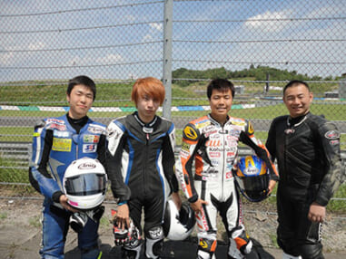 1day参加の菅原くん、清水さん、大久保インストラクターと三村さん、竹下くん
少人数指導で、参加者も大満足!!