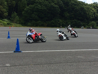 昨日、教わったライディングを思い出しながらの練習走行。