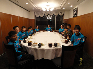 ツインリンクもてぎホテルでの昼食と、合宿ならではの夕食で親睦を深めます!