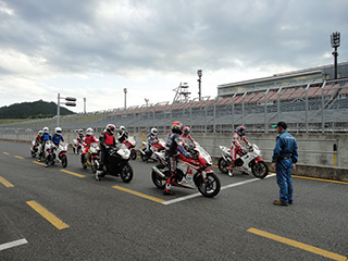 2日間、1日の最後はロードコースでの60分間の走行練習で締めました