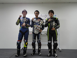 模擬レース250クラス
1位 山田尚輝くん
2位 坂東遼翼くん
3位 八尋温志くん