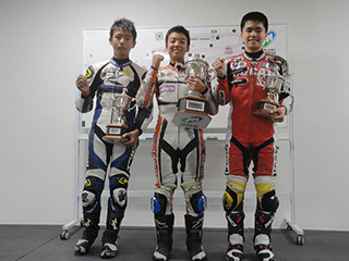 模擬レース150クラス
1位 田中風如くん
2位 山本航くん
3位 江澤伸哉くん