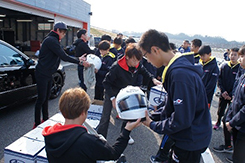 本田技研工業(株)様のご協力により、CBR150RからCBR250Rへのステップアップ講習も可能となり、今季は17名のライダー育成を目指します!