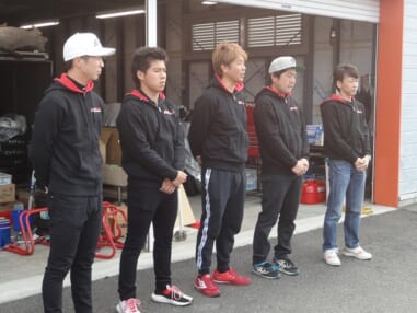 今回の講師陣 左から名越哲平インストラクター、榎田育寛インストラクター、武田雄一インストラクター、小林龍太インストラクター、坂田和人校長
