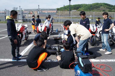 CBR150Rタイヤ協賛/(株)ブリヂストン 様 CBR250Rタイヤ協賛/住友ゴム工業(株) 様