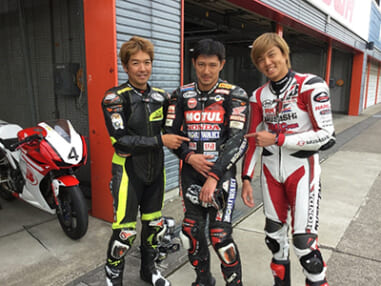 武田インストラクター・水野インストラクターの楽しそうな笑みにひきかえ、清成インストラクターの照れ笑い…さて? 先輩後輩インストラクターからイジラレル清成インストラクター 皆さん仲がいい!