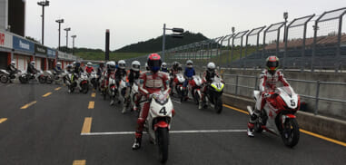 講習の最後はロードレースコース走行。今回は天候が良く、日没前に転倒者もなく無事に終了。