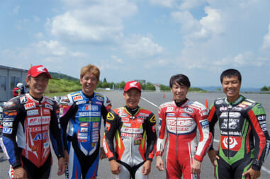 ◆ 8/6日(火) 8/7日(水) インストラクター 左から
岩田 悟インストラクター 武田 雄一インストラクター 小山 知良インストラクター
坂田 和人校長兼インストラクター 大久保 光インストラクター
