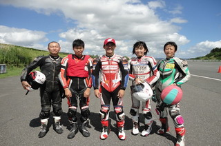 1day参加の三村さん、松下君、岩田インストラクターと小林さん、嶋村さん少人数指導で、参加者も満足されてました