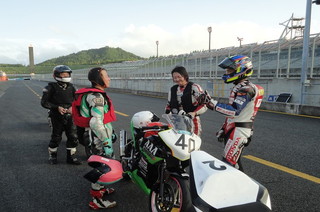 1day参加の三村さん、松下君、岩田インストラクターと小林さん、嶋村さん少人数指導で、参加者も満足されてました